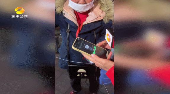 DƬ